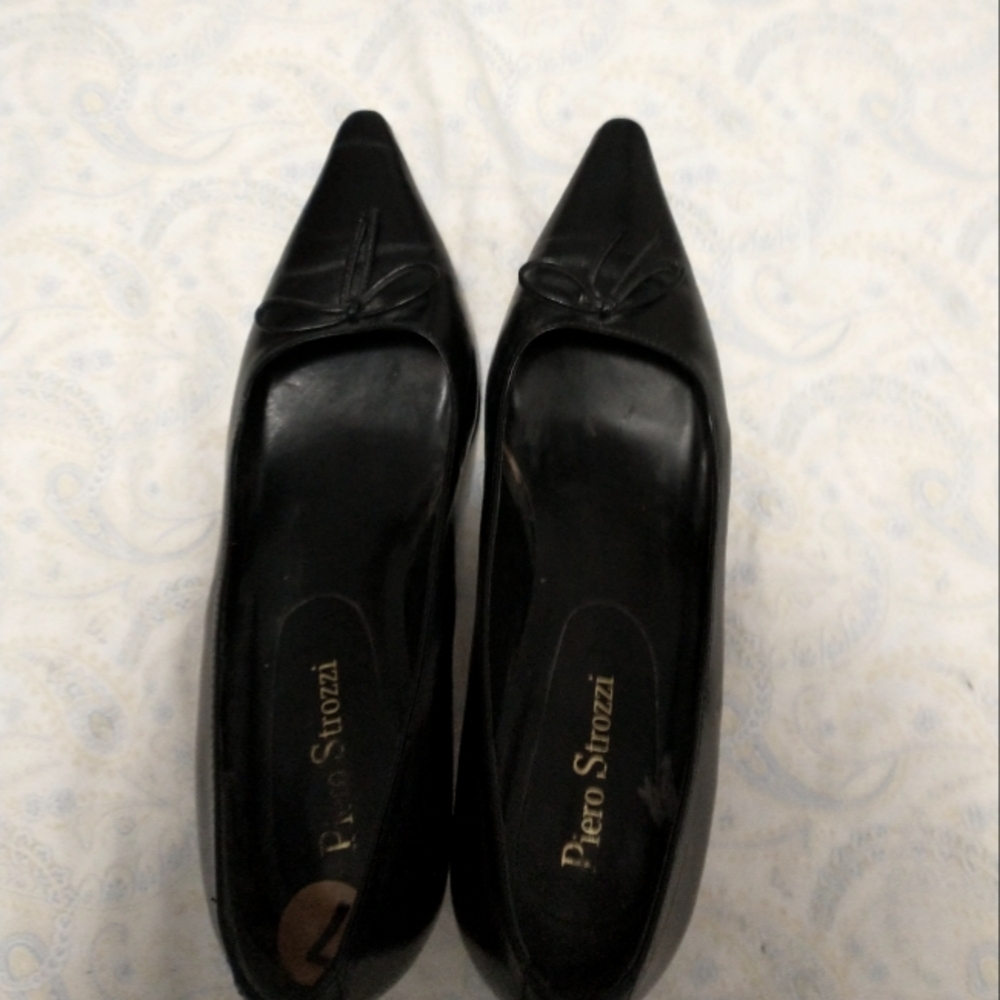 Black ladies pumps/shoes